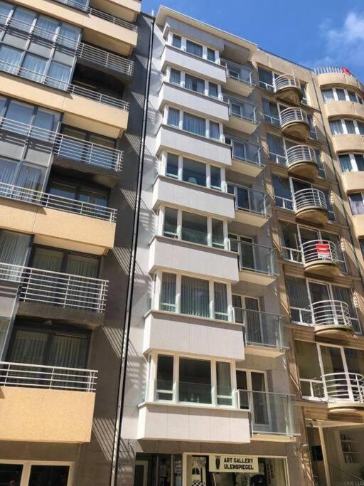 Modern Apartment At 2 Steps From Beach Oostende Eksteriør billede